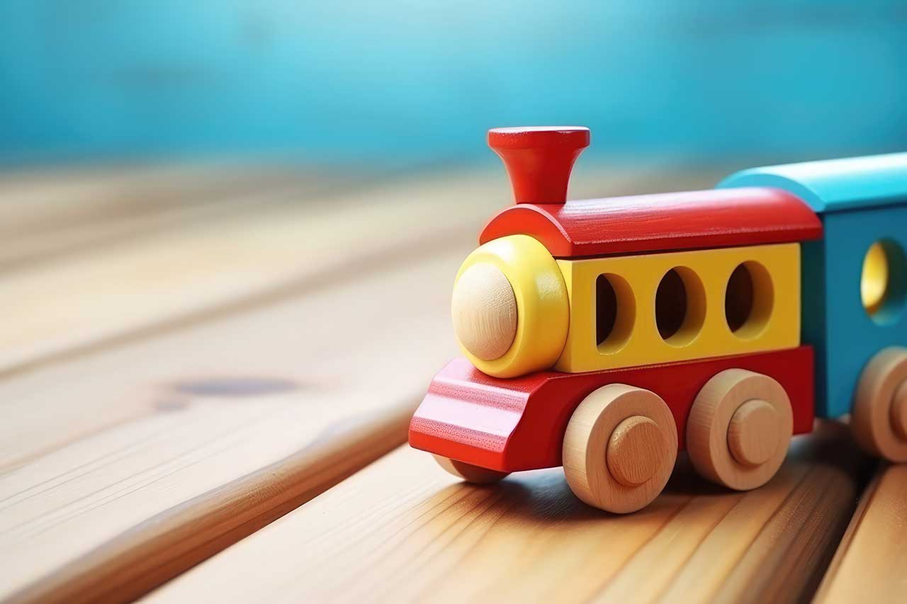Bunter Zug aus Holz für Kinder